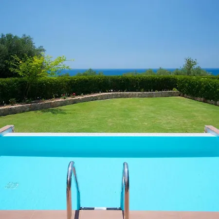 Villa Sleeps 2 Pool Wifi