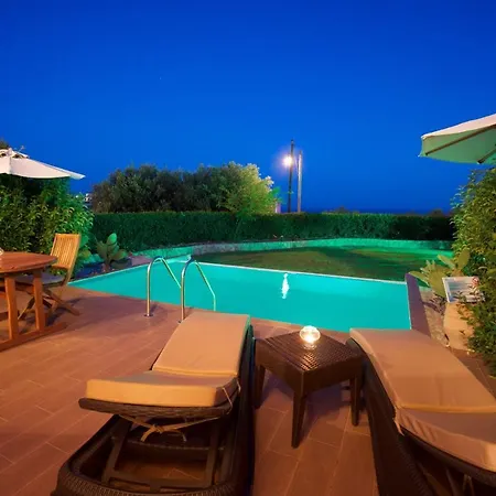 Sleeps 2 Pool Wifi Villa *