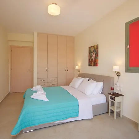 Sleeps 2 Pool Wifi Villa