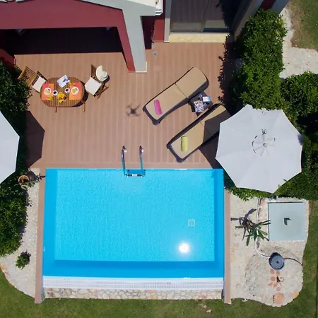 Villa Sleeps 2 Pool Wifi Mousata